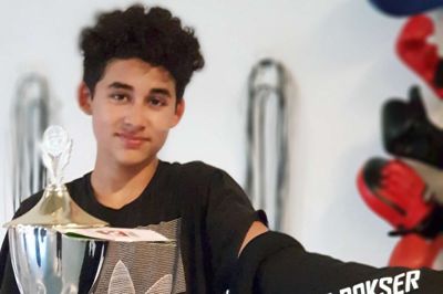 Malik Tanis med det synlige bevis på hæderen. ?Foto: Privat