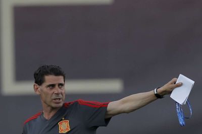 Spaniens nye træner, Fernando Hierro, ses her under en træning i russiske Krasnodar onsdag. Foto: Manu Fernandez/Ritzau Scanpix