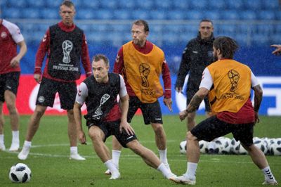 Christian Eriksen (i midten) under onsdagens afsluttende træning på det helt nybyggede Samara Arena, hvor landsholdet torsdag møder Australien ved VM. Foto: Liselotte Sabroe/Ritzau Scanpix