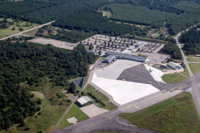 Efter en fejlmelding måtte et mindre privatfly i dag foretage en sikkerhedslanding i Karup.