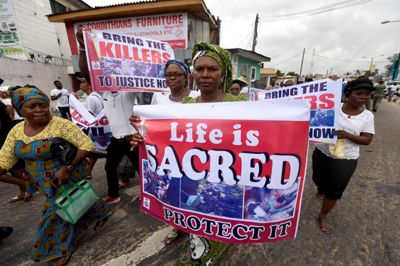 Pius Utomi Ekpei/Ritzau Scanpix. Demonstranter i hovedstaden Lagos protesterede i sidste måned mod vold mange steder i Nigeria, men volden optrappes stadig. Kampe mellem nomader og agerbrugsdyrkere har skabt nye problemer for myndighederne.