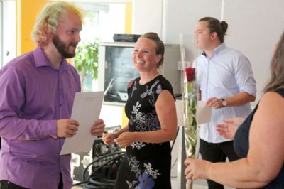 Eksamensbeviser blev uddelt af uddannelsesleder Kristine Buus Johansen.