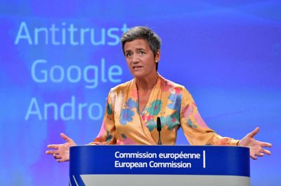 John Thys/Ritzau Scanpix. EU's konkurrencekommissær, Margrethe Vestager, har onsdag uddelt en rekordstor bøde til Google. Samtidig truer hun med dagbøder, hvis selskabet ikke makker ret inden for 90 dage. Google appellerer bøden.
