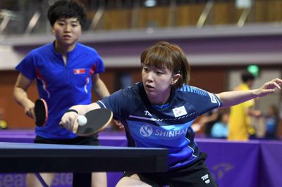 Jung Yeon-Je/Ritzau Scanpix. Fire fælles koreanske hold deltager ved bordtennisturneringen Korea Open.