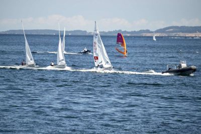 Henning Bagger/Ritzau Scanpix. Danske André Højen Christiansen var torsdag i aktion på førstedagen af VM i sejlsport i Aarhus.