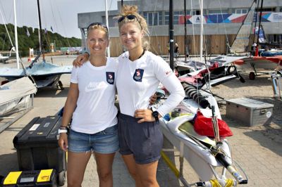 Henning Bagger/Ritzau Scanpix. Katja Salskov-Iversen (til højre) og Jena Mai Hansen (til venstre) vandt sidste år VM og stiller op i Aarhus som forsvarende verdensmestre.