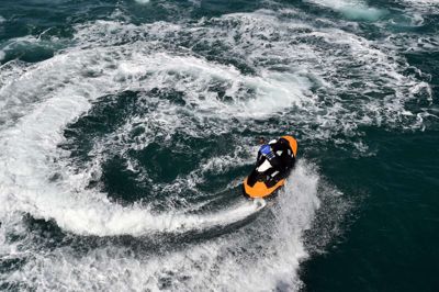 Glyn Kirk/Ritzau Scanpix. En 53-årig mand er sigtet for at bringe andres liv i fare under sejlads på jetski ved Aarhus. Arkivfoto.