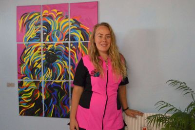 Venner og familie har haft travlt med at omdanne lokalerne bag carporten til en kæledyrssalon. Billedet her i salonen har Mariia Poulsen fået af en veninde. ?Foto: Flemming Thulstrup