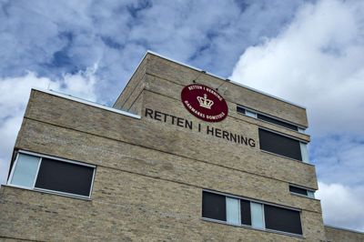 En nævningesag ved Retten i Herning skal i denne uge afgøre, om en 29-årig er skyldig i hjemmerøveri mod en handicappet mand fra Aulum.