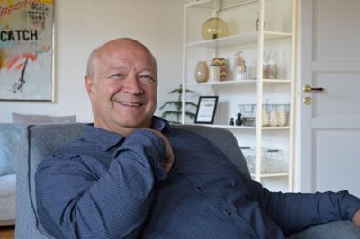 Steen Sørensen i en stille stund i hjemmet i Ikast. Han fyldte 60 år den 21. august ?foto: Laila Kempel