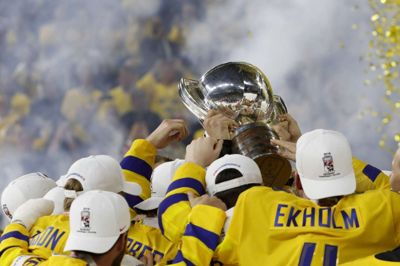 Sverige vandt guld ved VM i ishockey i Danmark, et arrangement, der endte med at generere et stort millionoverskud. Foto: Grigory Dukor/arkiv/Reuters
