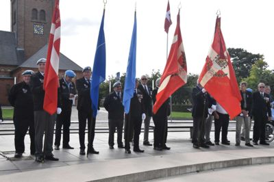 Over hele landet vajede fanerne for de danske udsendte soldater, og også i Ikast var veteranerne mødt frem for at markere den nationale flagdag.
