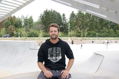 Dave Gehlert fra Ålborg har 17 års erfaring som skater og fungerer i dag som instruktør. Han var vildt begejstret for den nye skaterbane ved Hjertet. ?Foto: Villy G. Jensen