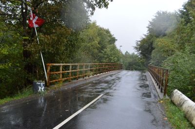En af de broer, der sukker efter renovering er den gamle jernbanebro midt i Christianshede, der nu går over en cykelsti. Da renoveringen af broen kræver dispensation af Fredningsmyndigheden er det næppe realistisk, at broen kan fornys de næste par år, men den har fortsat høj prioritet. ?Foto: Flemming Thulstrup