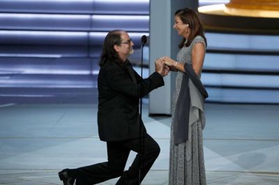 Midt i frieriet tog Glenn Weiss en forlovelsesring, som hans far forærede hans mor for 67 år siden, op af lommen. Foto: Mario Anzuoni/Reuters