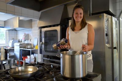 Cecilie Nybo er klar til at røre i egne gryder og glæder sig til at få mulighed for at prøve sine mange ideer og tanker af i Hjerter 7 i Bording ?Foto: Laila Kempel