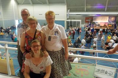 Niels og Anna Hyldgård Danielsen med børnene Anna (stående) og Henriette, der var til europæisk convention. ?Foto: Privat
