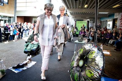 Byrådet har bevilliget penge til initiativgruppe, der skal udvikle Ikast bymidte. Her foto fra modeshow i Strøgcentret. Foto: Tom Laursen