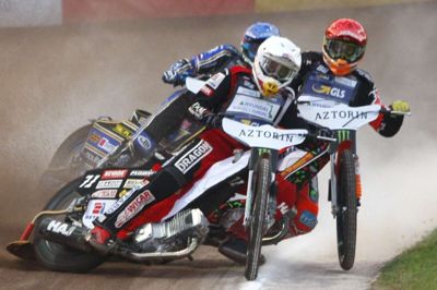 Sportxpress / arkiv/Ritzau Scanpix. Niels-Kristian Iversen med rød hjelm hentede lørdag to heatsejre i Tyskland og sikrede sig en plads i semifinalen.