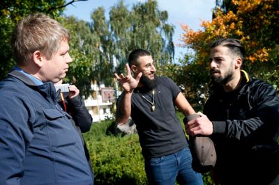 Stram Kurs holdt i Ikast ved det almene boligbyggeri på Stadion Allé demonstrationen »Demonstration for Danmark & mod kriminelle samfundstabere«.?Foto: Flemming Hansen