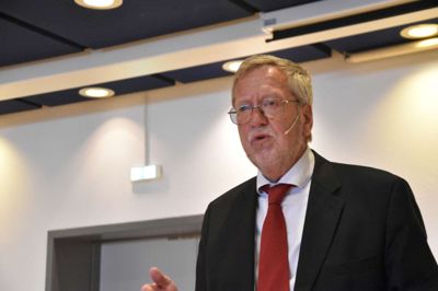 Per Stig Møller som deltager i Ikast Biblioteks Vild med ord i lørdags. Foto: Steen Hebsgaard