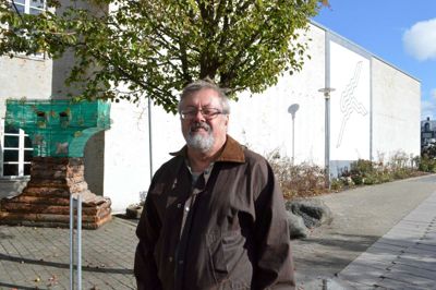 Hans Jørgensen, Ikast: Jeg er jævnligt på biblioteket. Vel et par gange i ugen. Jeg kommer her for at læse aviser. Det er så hyggeligt, og så får jeg også lidt motion.