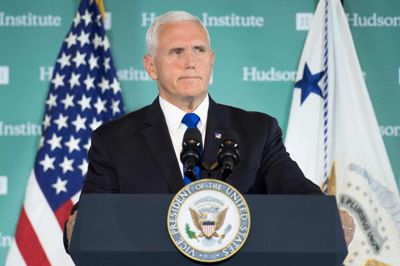 Jim Watson/Ritzau Scanpix. Mike Pence fortsætter de kritiske toner fra USA's regering mod Kina ved en tale for tænketanken Hudson Institut torsdag.