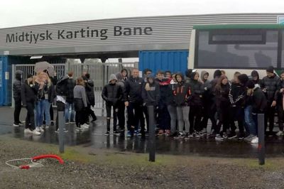 Elever på IUC - 10. klasses skolen i Ikast formåede i uge 39 at samle 10.000 kroner ind til børnehjælpsdagen. ?Foto: Privat
