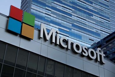 Mike Blake/arkiv/Reuters. Med overskud på flere milliarder og en stigning i omsætningen slog Microsoft forventningerne til resultatet for seneste kvartal.