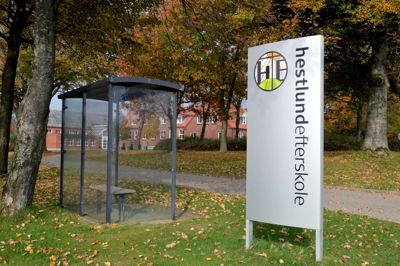 Hestlund efterskole er dybt afhænig af rute 77. Eleverne bruger den hver uge når de skal på indkøb i Ikast, men også i forbindelse med ud- og hjemrejse benytter de bussen. Skolen har omkring 80 elever. ?Foto: Laila Kempel