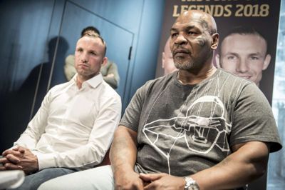 Mads Claus Rasmussen/Ritzau Scanpix. Mike Tyson og Mikkel Kessler har sat hinanden stævne i Danmark, men det er uden boksehandsker på. Og det er de begge glade for.