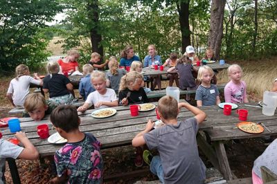 Børnene hos FDF hygger sig under Aktiv Sommer. ???Foto: Steen Hebsgaard