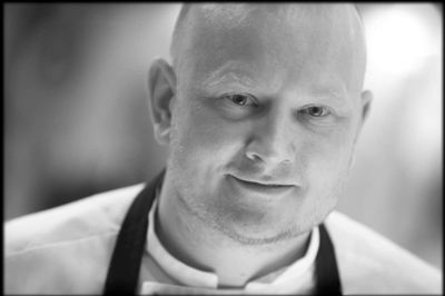 Morten »Kok« Vestergaard Thomsen har af flere omgange været i udlandet og arbejde som kok - heriblandt New York og Cannes. Nu driver han Restaurant Noli i Ikast. Foto: Henrik Ole Jensen