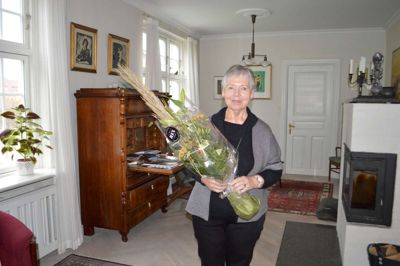 Anne-Margrethe Andersen er modtager af denne måneds buket som tak for hendes store indsats med den lokale integration. ??Foto: Flemming Thulstrup