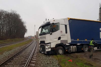 Lastbilen holdt tæt på skinnelegemet. ?Foto: Philip Horup