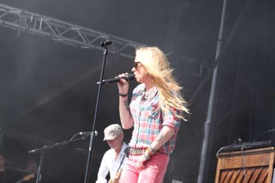 Her i 2012 stod Sanne Salomonsen på scenen over Brande Å, da hun var en del af underholdningen til det forgangne Sensommer Rock i Brande.