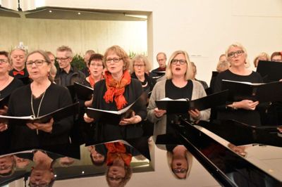 Den Totale Dekadence - fast indslag ved adventskoncerten i Fonnesbæk Kirke.