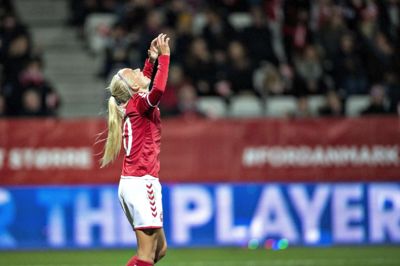 I løbet af de kommende fem år vil Dansk Boldspil-Union (DBU) og de danske kvindeklubber lave en ny kvindeliga. Pernille Harder håber, at de danske superligaklubber for mænd vil få hold i kvindeligaen. Foto: Henning Bagger/Ritzau Scanpix
