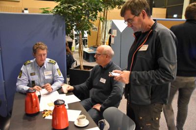 Så er det gruppearbejde med fokus på misbrug og unges trivsel. Her er det Erik Møller fra politiet, leder af Familiehuset, Hans Jørgen Jensen og ungdomsskoleleder Jørgen Donslund. ?Foto: Steen Hebsgaard