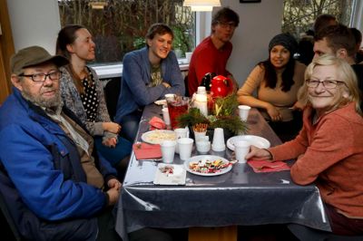 Jytte og Henry Jeppesen får for andet år i træk hjælp til at holde juleaften. Og de ved, at kasserne er fyldt med gode sager. ?Foto: Henrik Ole Jensen