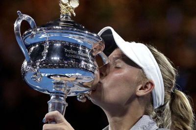 Caroline Wozniacki vandt sidste år karrierens første grand slam-turnering med en finalesejr i Australian Open. Lørdag dyster hun med Pernille Harder fra Tulstrup og cykelrytteren Michael Valgren om hovedprisen som årets sportsnavn ved Sport 2018. Foto: Dita Alangkara/Ritzau Scanpix