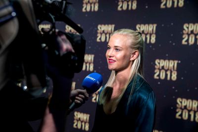 Den danske landsholdsanfører i fodbold, Pernille Harder, der er fra Tulstrup, på den røde løber forud for lørdagens sportsgalla i Boxen. Her er midtjyden nomineret til tre priser. Foto: Tom Laursen