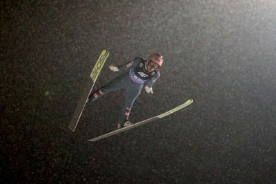 Lisi Niesner/Reuters. Ryoyu Kobayashi sikrede sig søndag en fremtrædende plads i skihopsportens historiebøger med sin sejr i Bischofshofen.