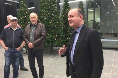 Direktør Michael Grosbøl fortalte med stolthed om virksomhedens nye byggeri. ?Foto: Privat