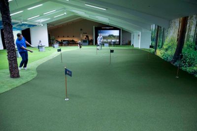 Noget af det, der kan trække de bedste golftalenter til Ikast, er blandt andet det helt nye Ikast Indoor Golfcenter, som giver helt optimale træningsmuligheder i vinterhalvåret. ? Foto: Tom Laursen