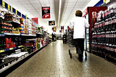 Benita Marcussen/Ritzau Scanpix. Det skal være muligt hele året rundt at handle, hvis butikkerne gider at holde åben. Det mener regeringen, der vil sløjfe lukkeloven. (Arkivfoto)