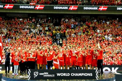 Guld-rus i Herning. Håndboldheltene gjorde det: Nedlagde Norge i suveræn stil og tog VM-guldet med 10 sikre sejre på stribe. ?Foto: Tom Laursen