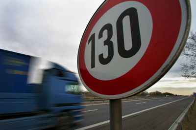 Den tyske regering bliver anbefalet at indføre en generel fartgrænse på 130 kilometer i timen på landets motorveje. Foto: Patrick Pleul/Ritzau Scanpix