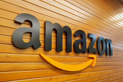 Abhishek Chinnappa/Reuters. Amazon kommer bedre ud af fjerde kvartal end ventet efter et godt julesalg. (Arkivfoto)