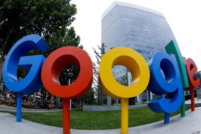 Thomas Peter/Reuters. Klart den største del af Alphabets indtjening kommer fra Google, som udgør størstedelen af forretningen. (Genrefoto).